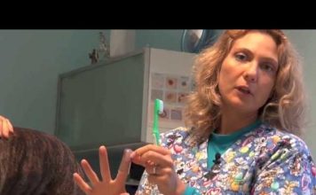 Come pulire i denti del cane, video e consigli